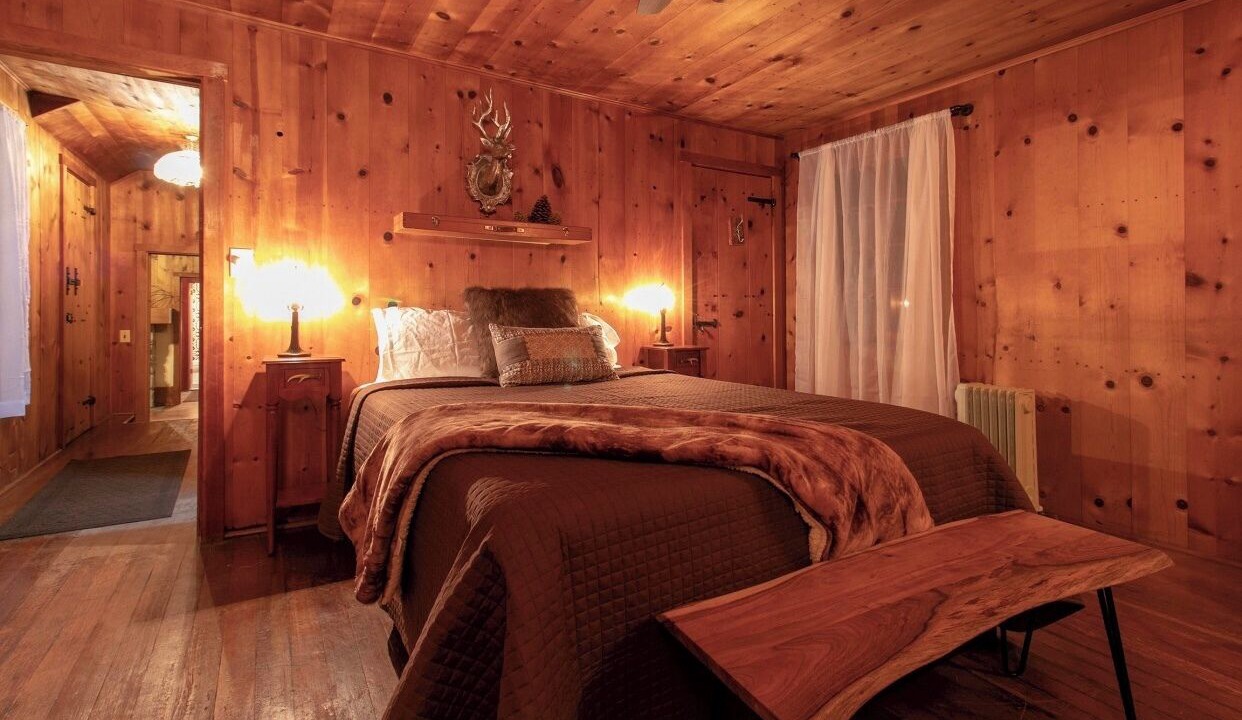 Photo of Bedroom in Idyllwild