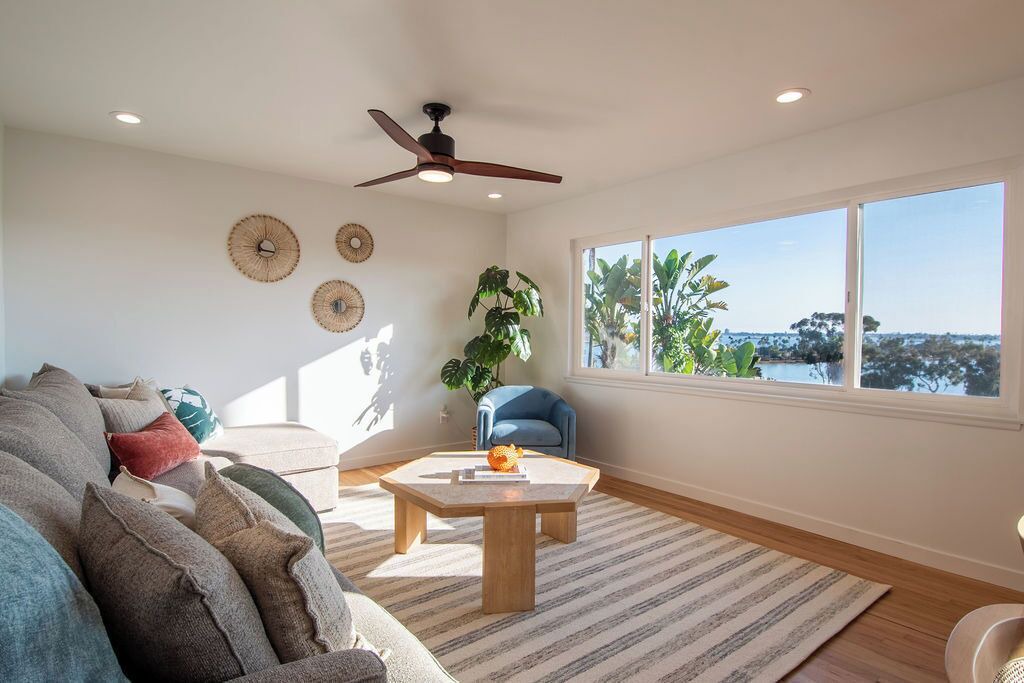Photo of Livingroom in Bay Park