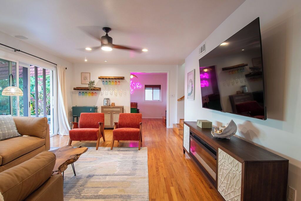 Photo of Livingroom in Bay Park