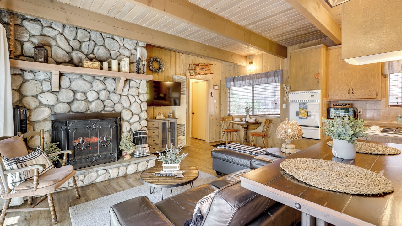 Photo of Livingroom in Arrowhead Villas