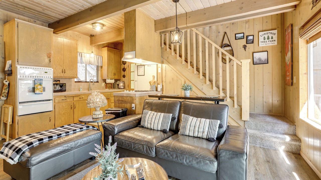 Photo of Livingroom in Arrowhead Villas