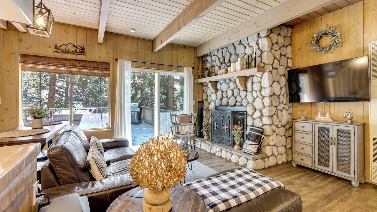 Photo of Livingroom in Arrowhead Villas