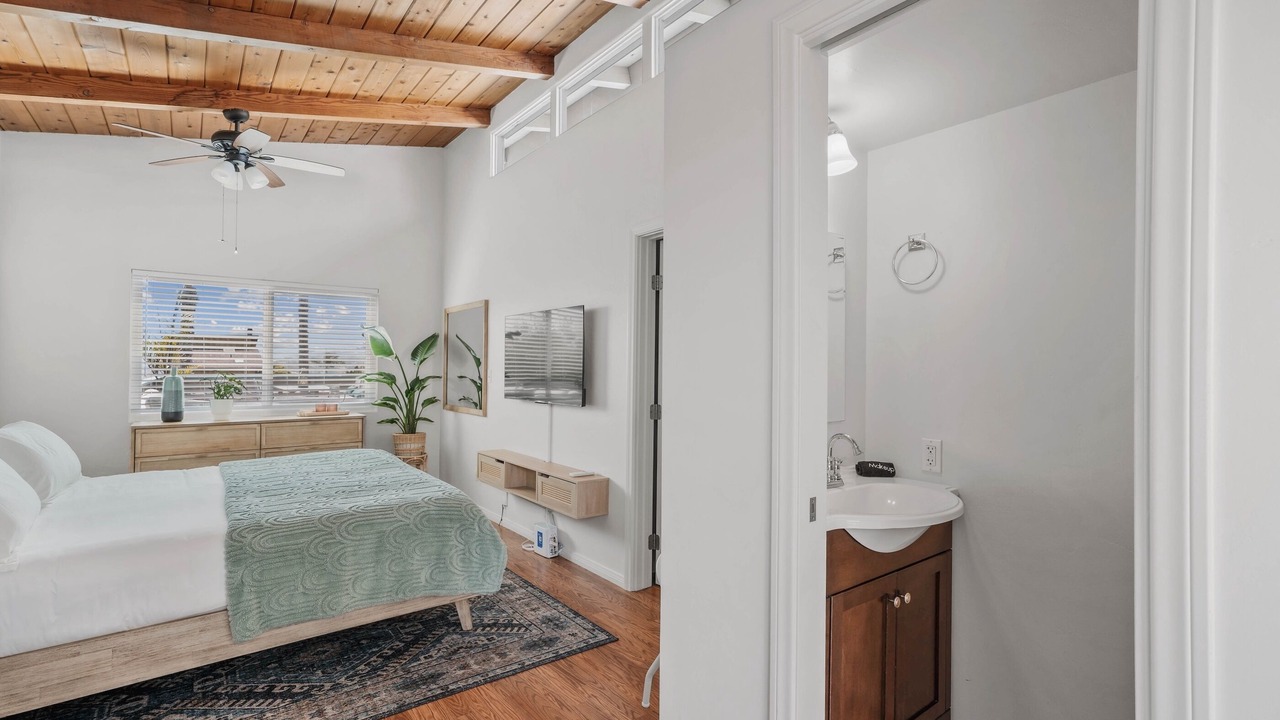 Photo of Bedroom in Bay Park
