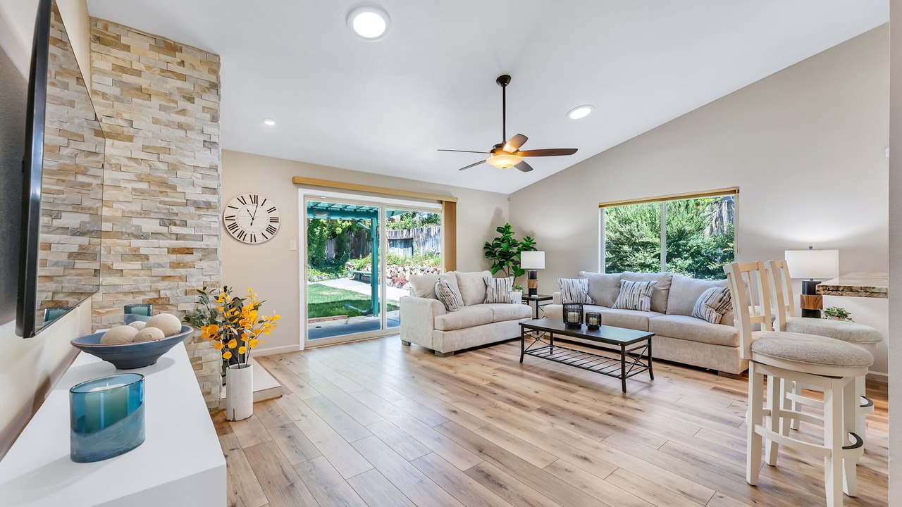 Photo of Livingroom in West University