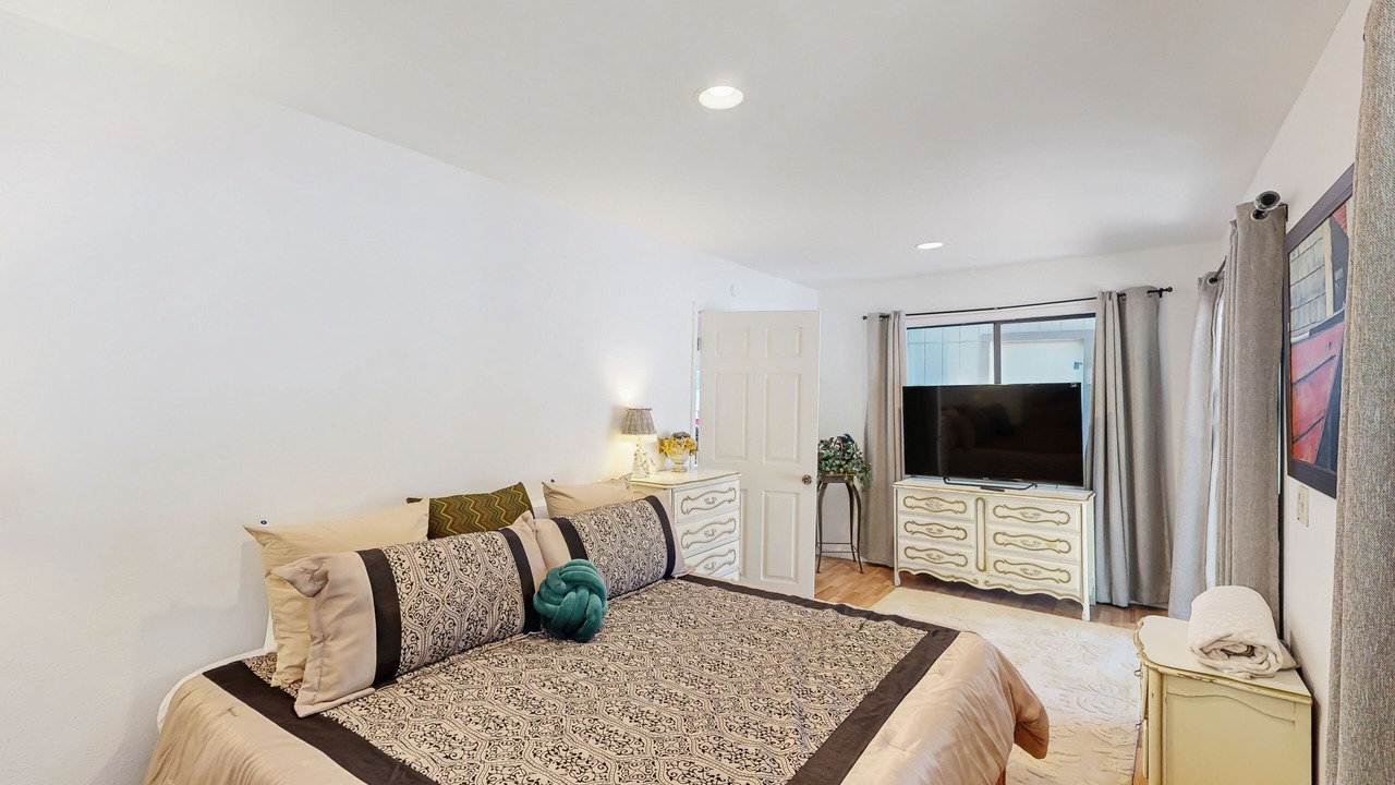 Photo of Bedroom in Coos Bay
