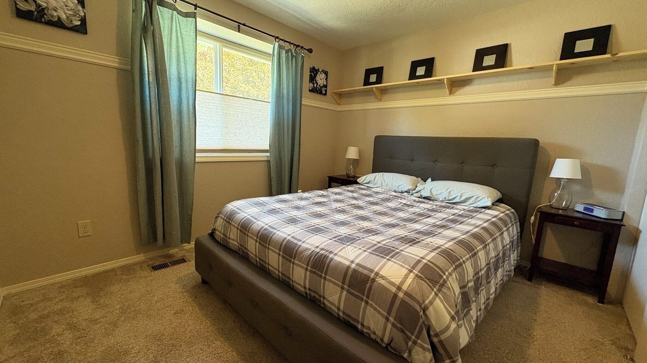 Photo of Bedroom in Sandy