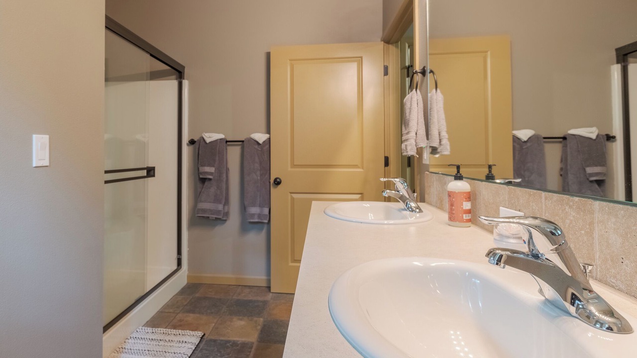 Photo of Bathroom in Zigzag