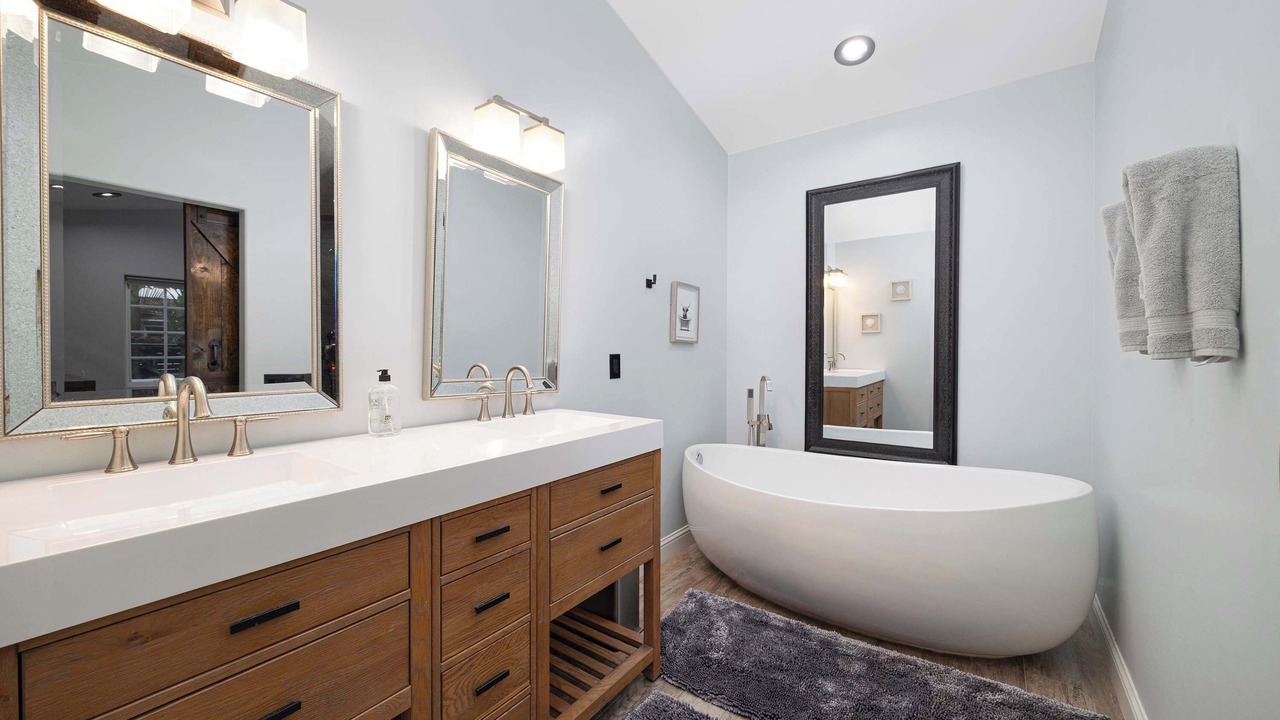 Photo of Bathroom in Bay Park