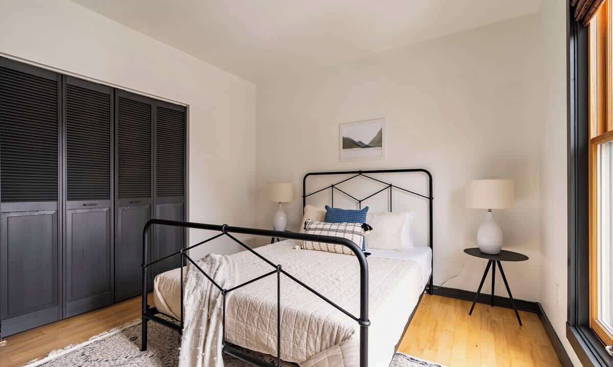 Photo of Bedroom in Uptown