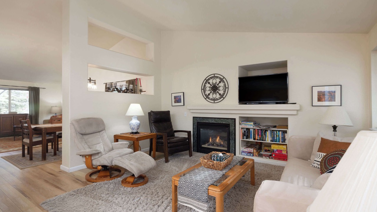 Photo of Livingroom in Southwest Bend