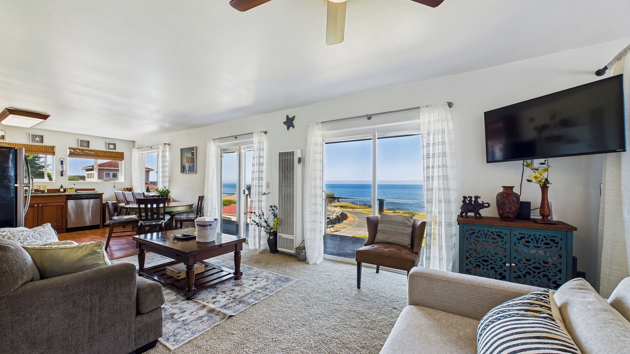 Photo of Livingroom in Shelter Cove