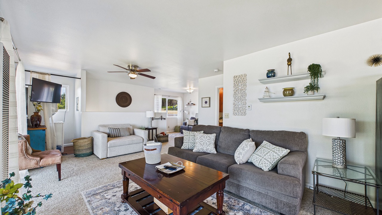 Photo of Livingroom in Shelter Cove