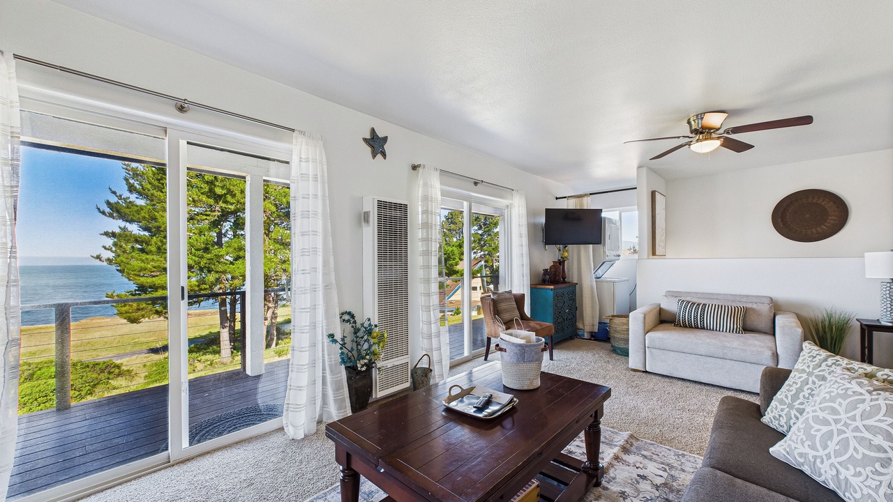 Photo of Livingroom in Shelter Cove