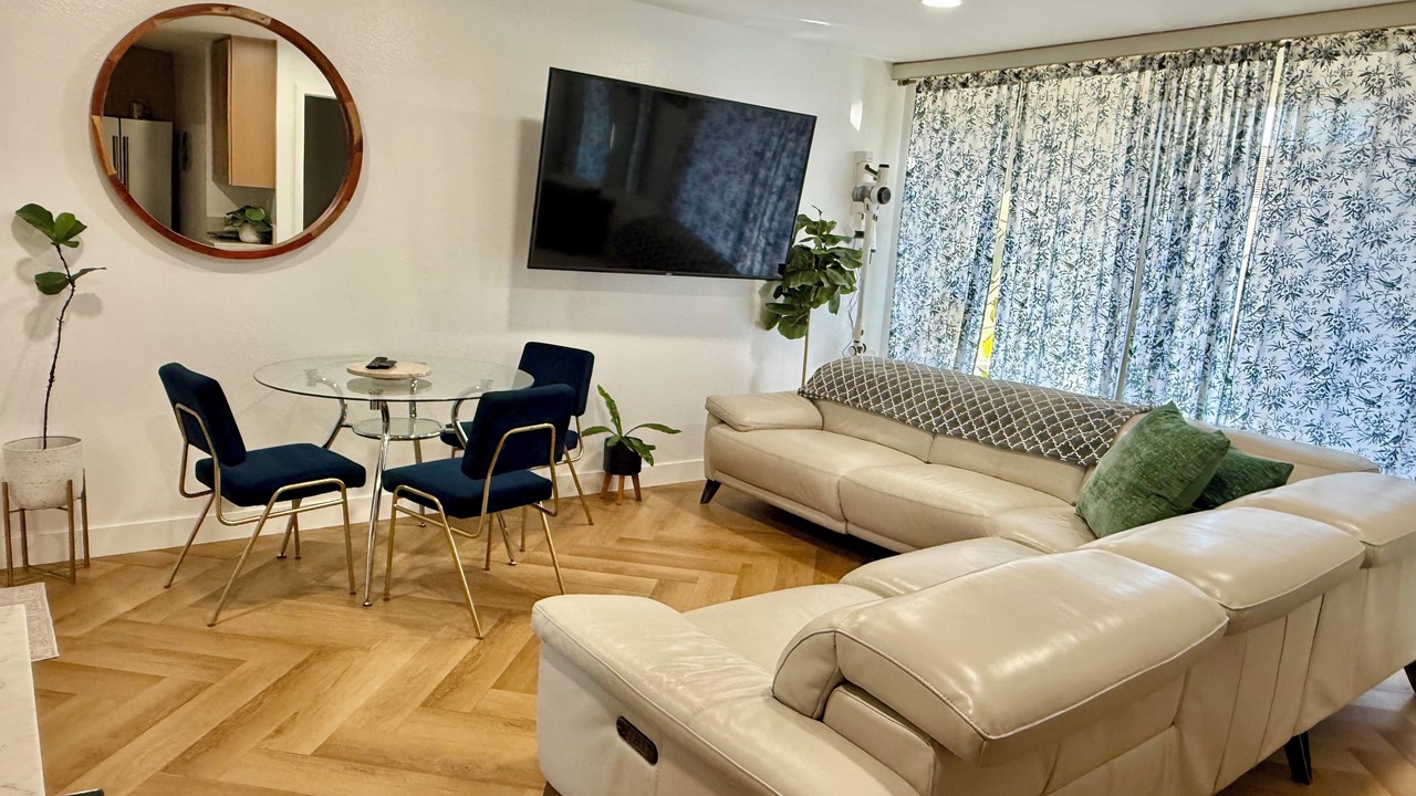 Photo of Livingroom in University City