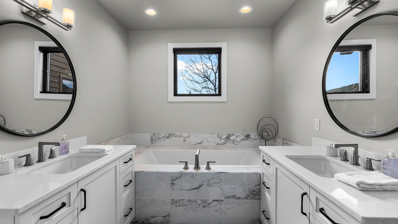 Photo of Bathroom in Powell Butte