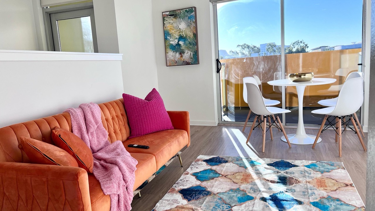 Photo of Livingroom in Downtown