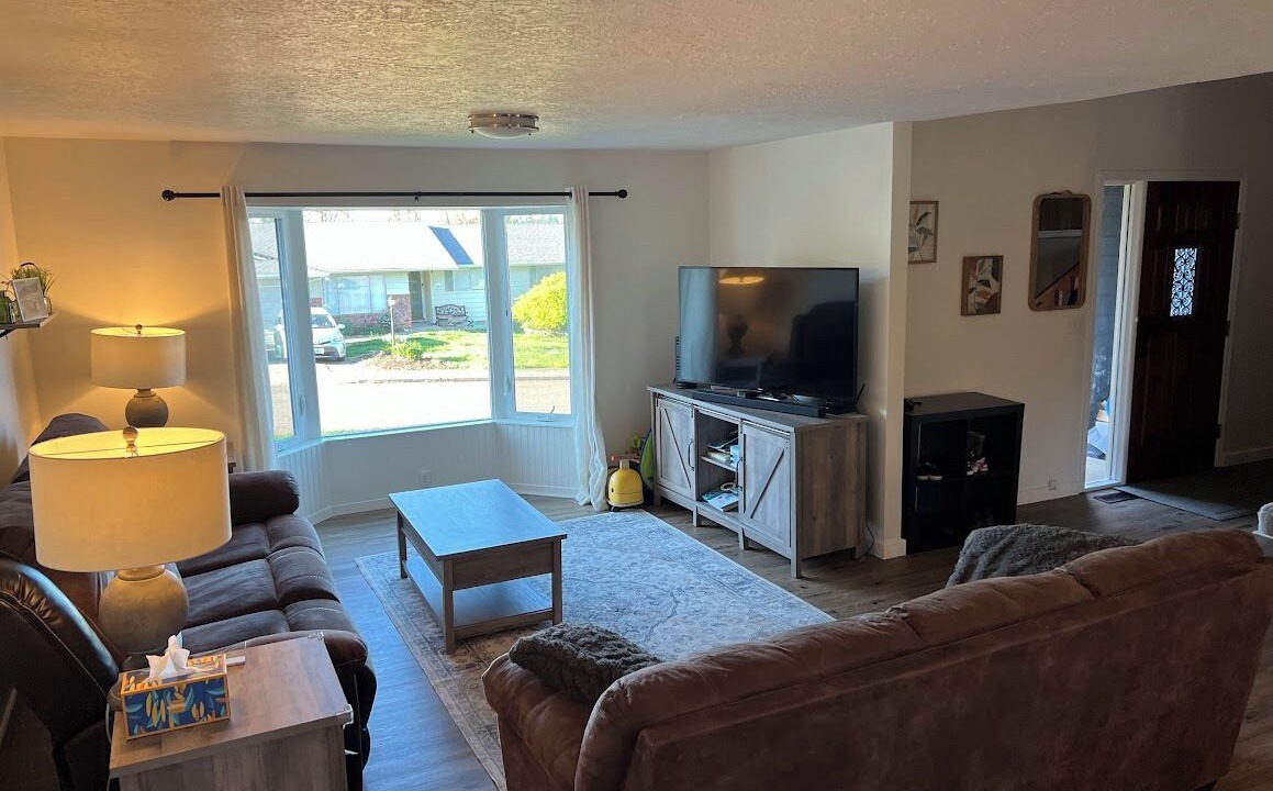 Photo of Livingroom in West Salem