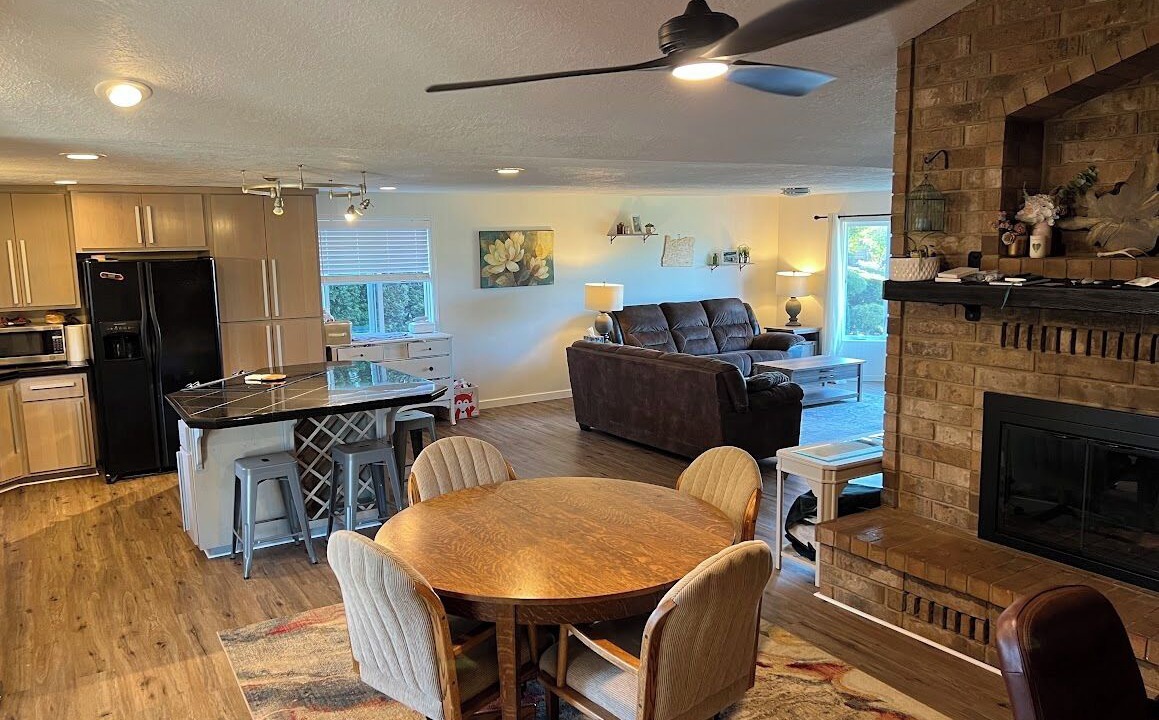 Photo of Livingroom in West Salem