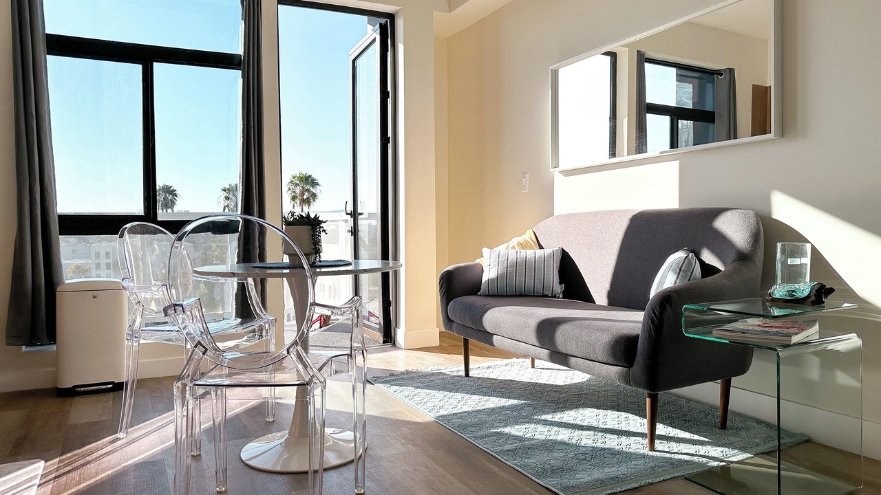 Photo of Livingroom in Wilshire