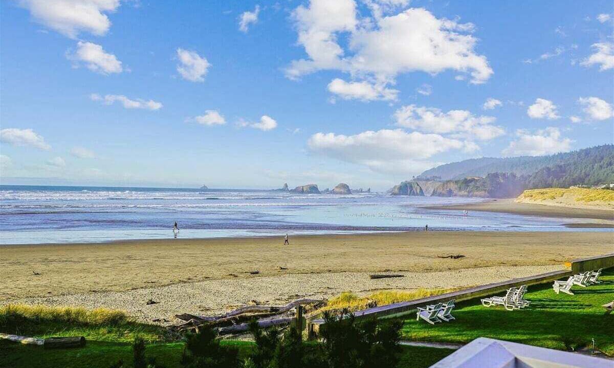 Photo of Others in Downtown Cannon Beach