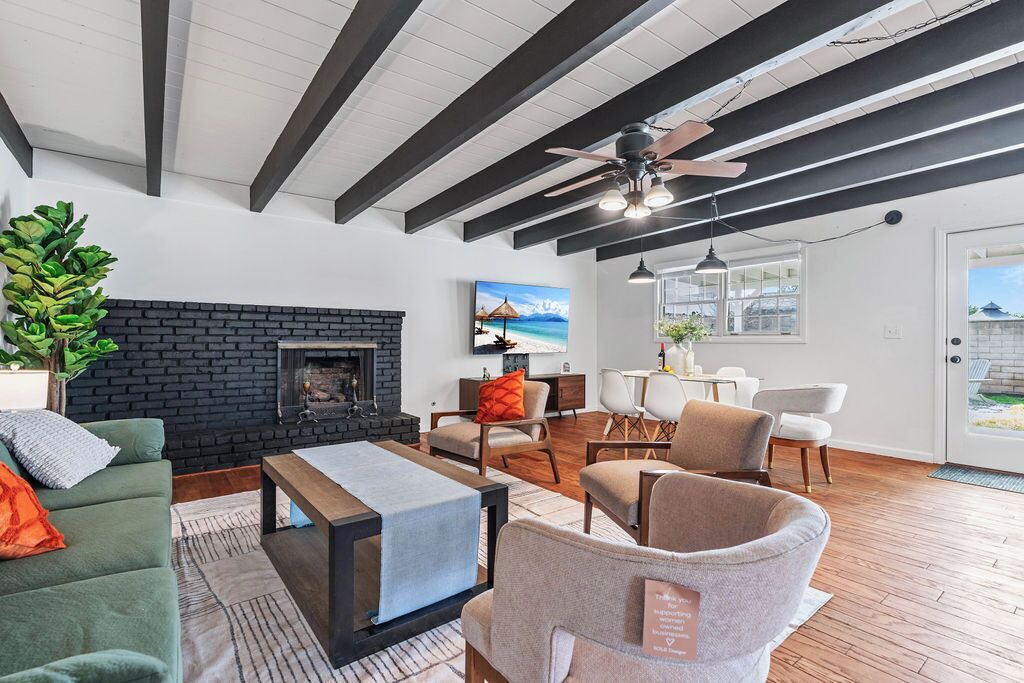 Photo of Livingroom in Northwest Anaheim