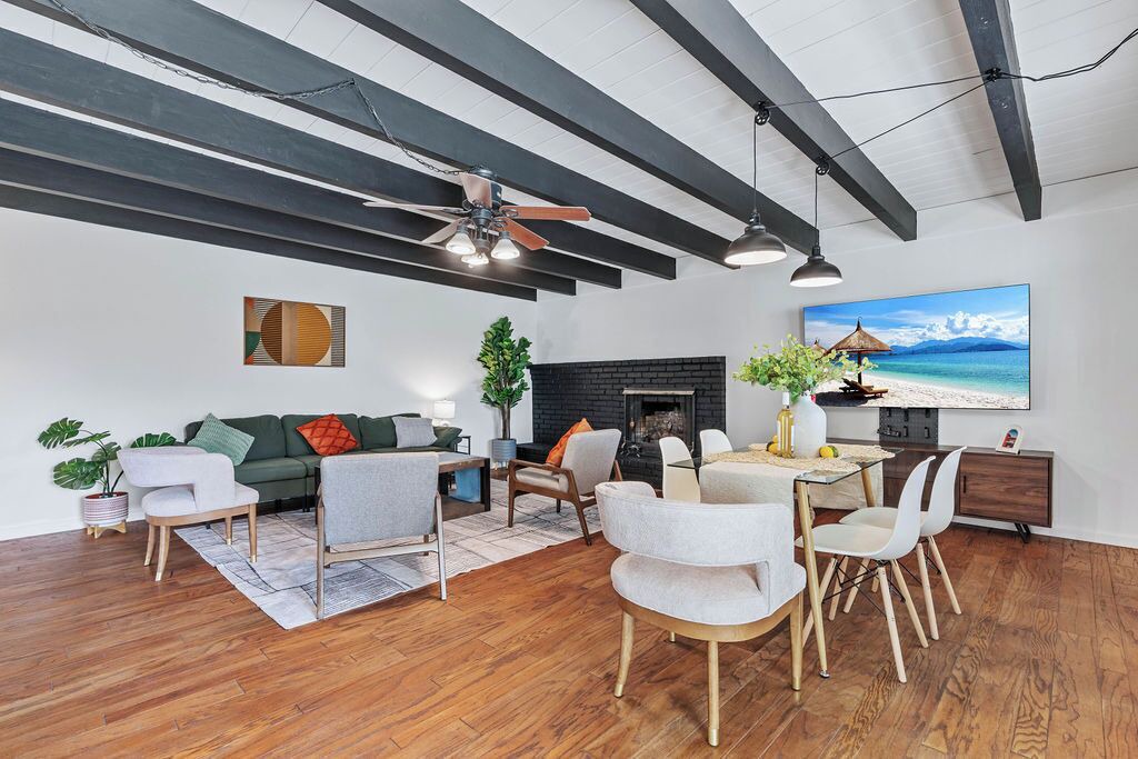 Photo of Livingroom in Northwest Anaheim