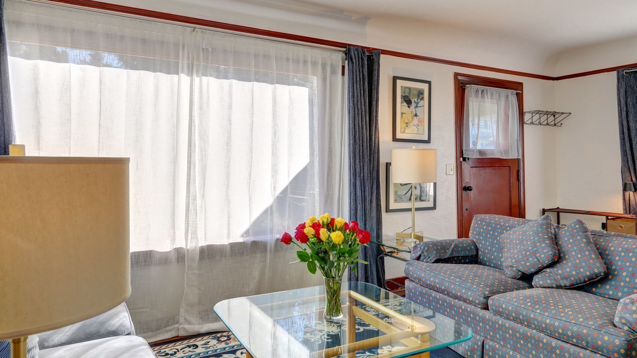 Photo of Livingroom in Maple Leaf