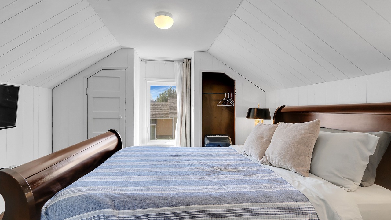 Photo of Bedroom in Maple Leaf