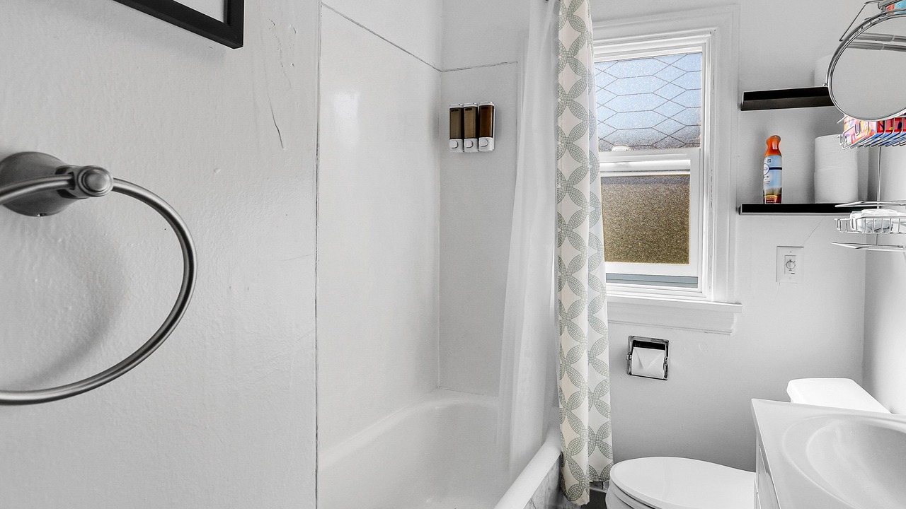 Photo of Bathroom in Maple Leaf