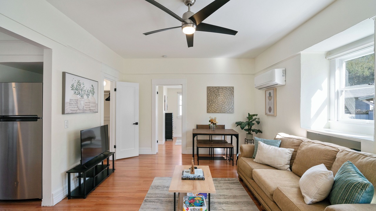 Photo of Livingroom in Westmont