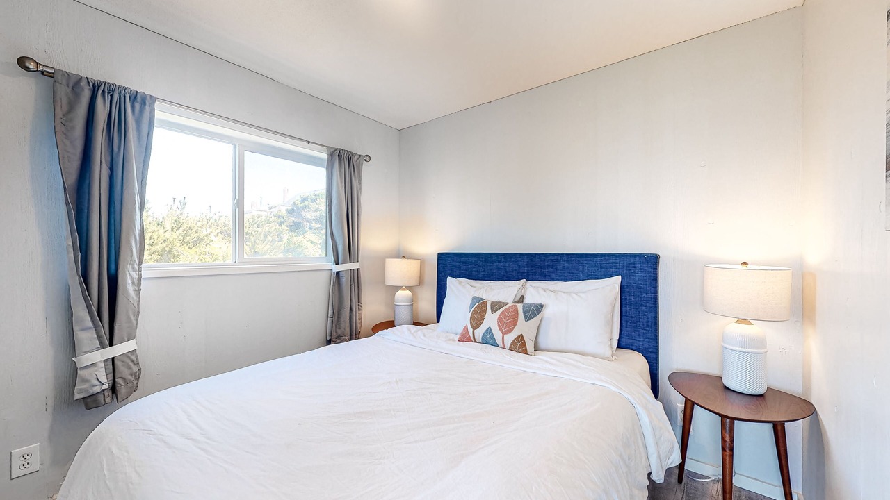 Photo of Bedroom in Edgewater Shores