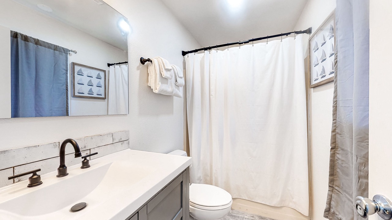 Photo of Bathroom in Edgewater Shores