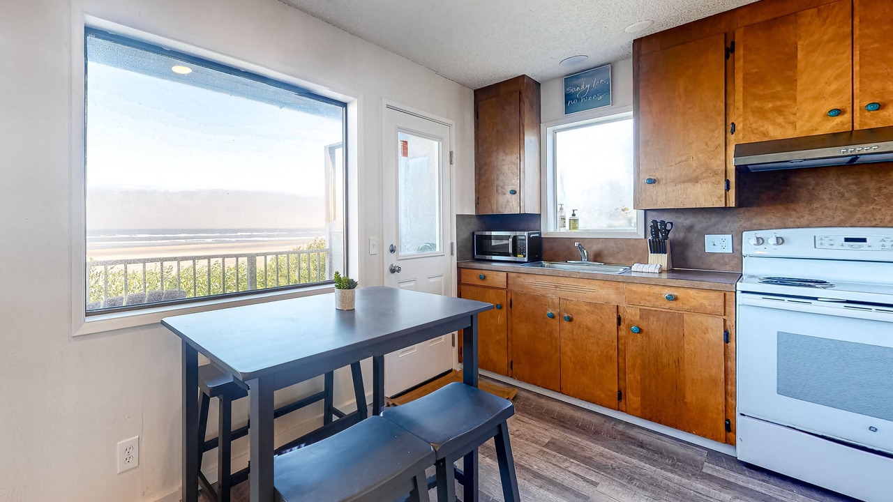 Photo of Kitchen in Edgewater Shores