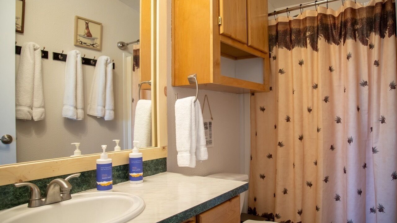 Photo of Bathroom in Sisters