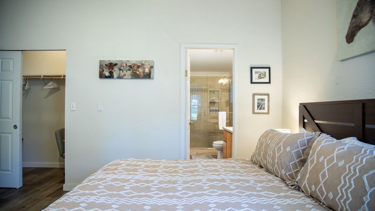 Photo of Bedroom in Sisters