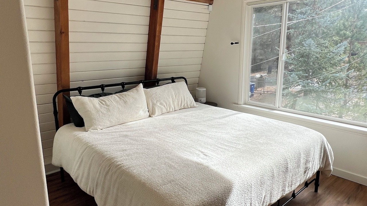 Photo of Bedroom in Big Bear City