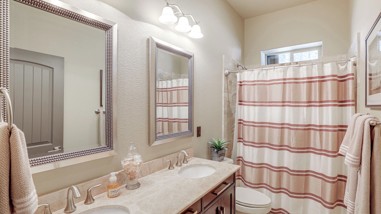 Photo of Bathroom in Lake Almanor Country Club