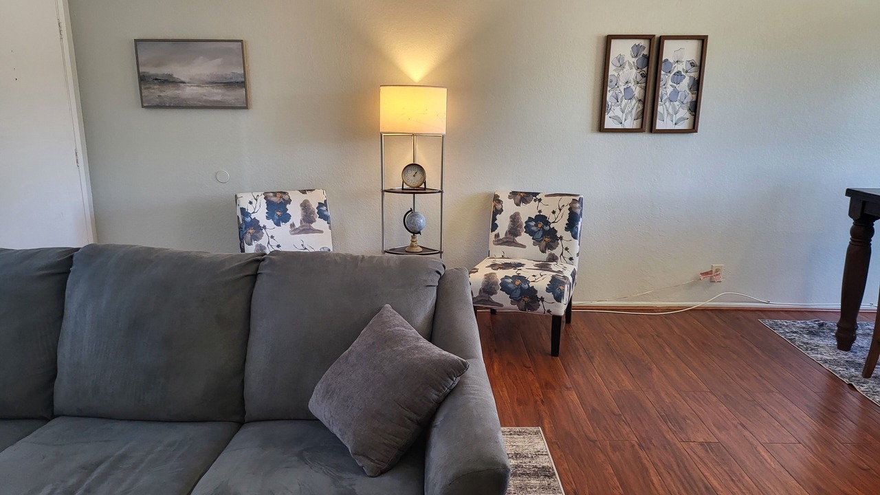 Photo of Livingroom in Circle Area