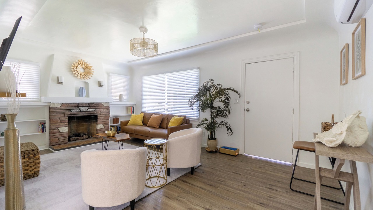 Photo of Livingroom in Mid-City