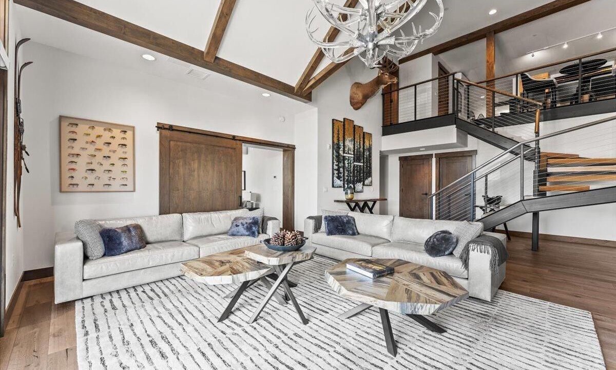 Photo of Livingroom in Stateline