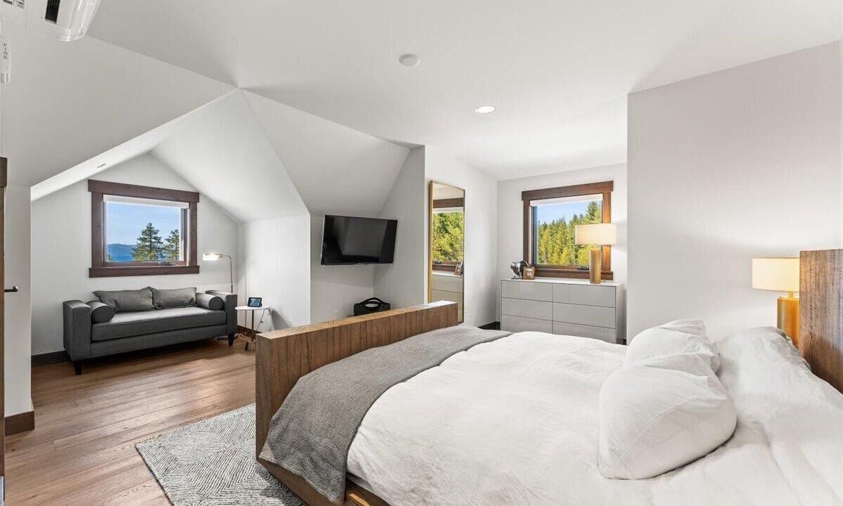 Photo of Bedroom in Stateline