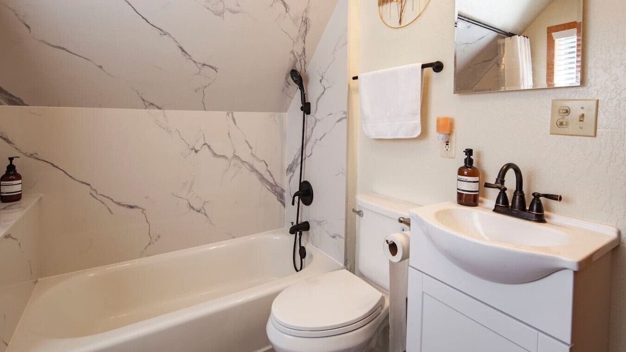 Photo of Bathroom in Long Barn