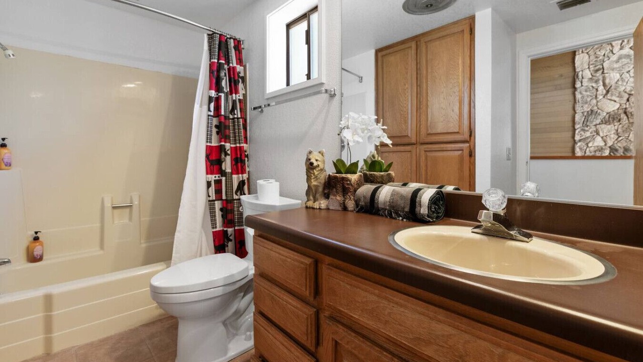 Photo of Bathroom in Upper Moonridge