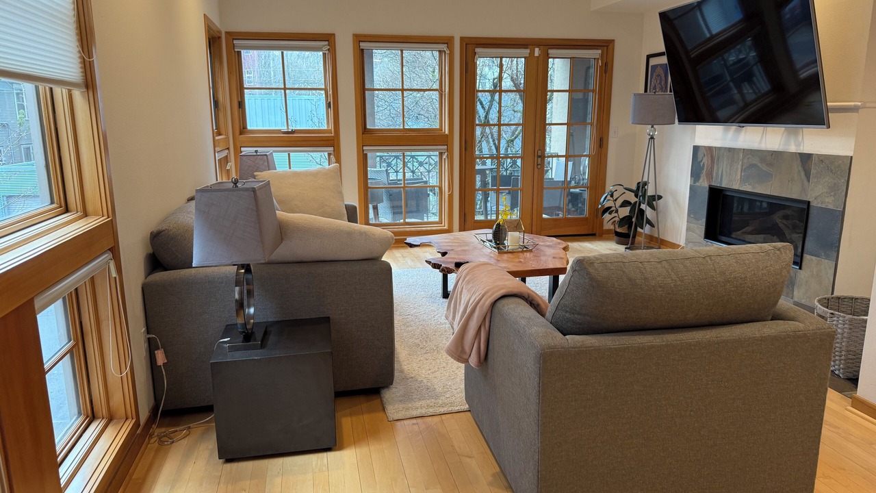 Photo of Livingroom in Willamette Heights