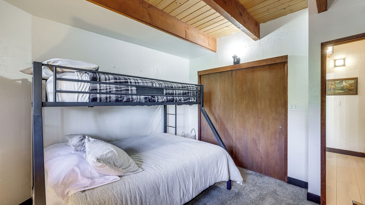 Photo of Bedroom in Arrowhead Villas