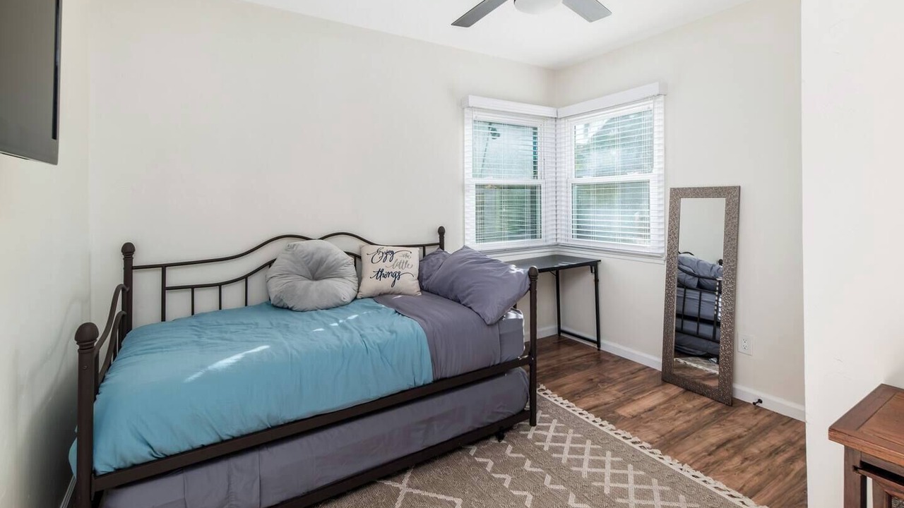 Photo of Bedroom in Valencia Park