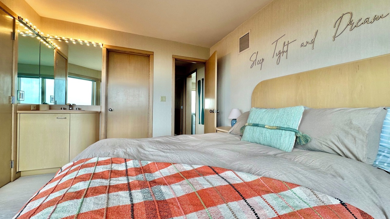 Photo of Bedroom in Gleneden Beach