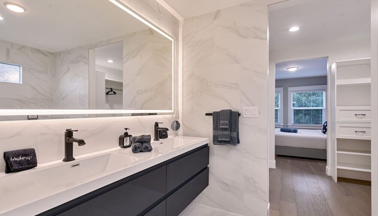 Photo of Bathroom in Wilshire