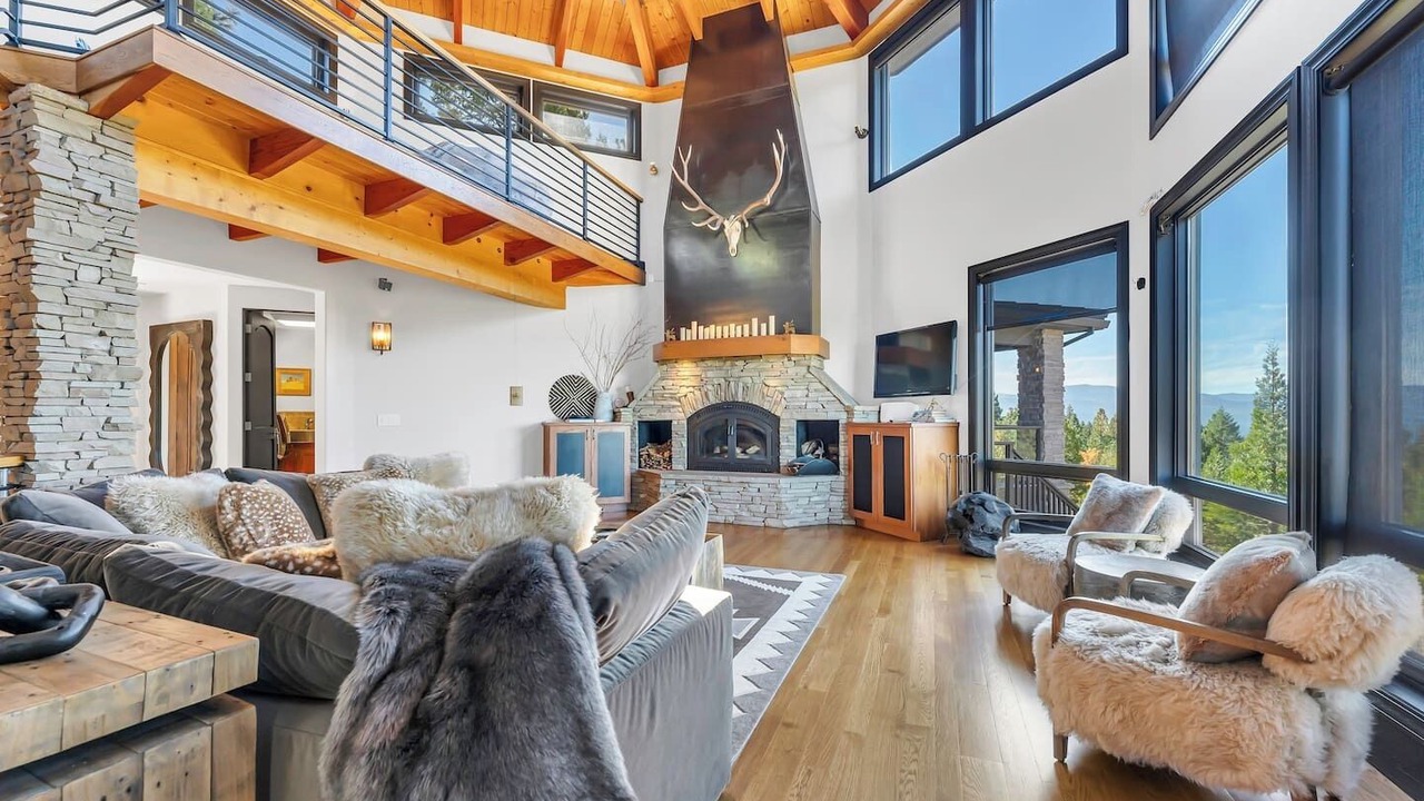 Photo of Livingroom in Gold Mountain