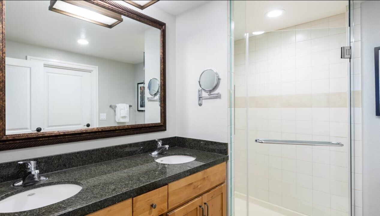 Photo of Bathroom in Lakeside Park